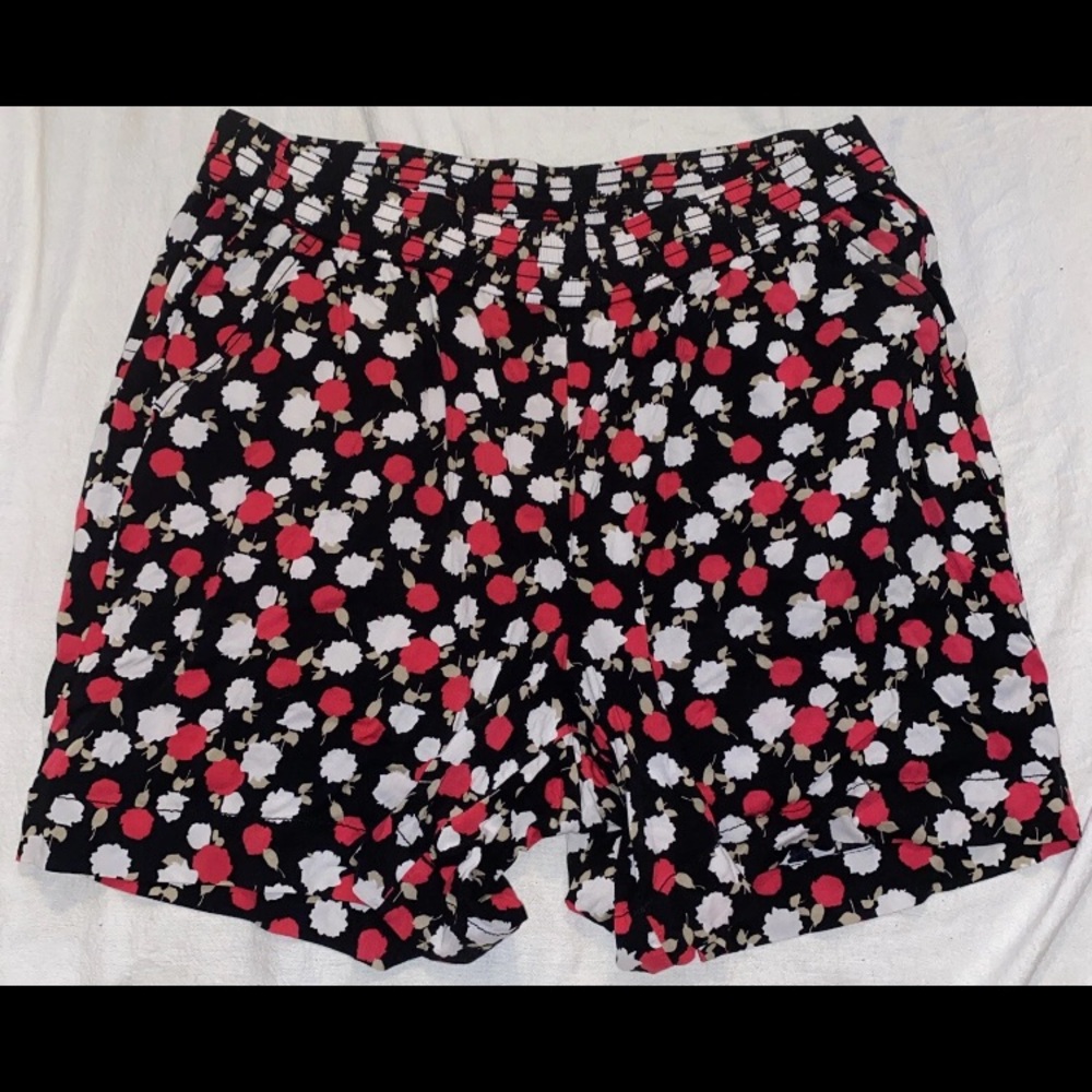 Lane Bryant Women Shorts Size 14/16 Black Floral Pull On W Pockets